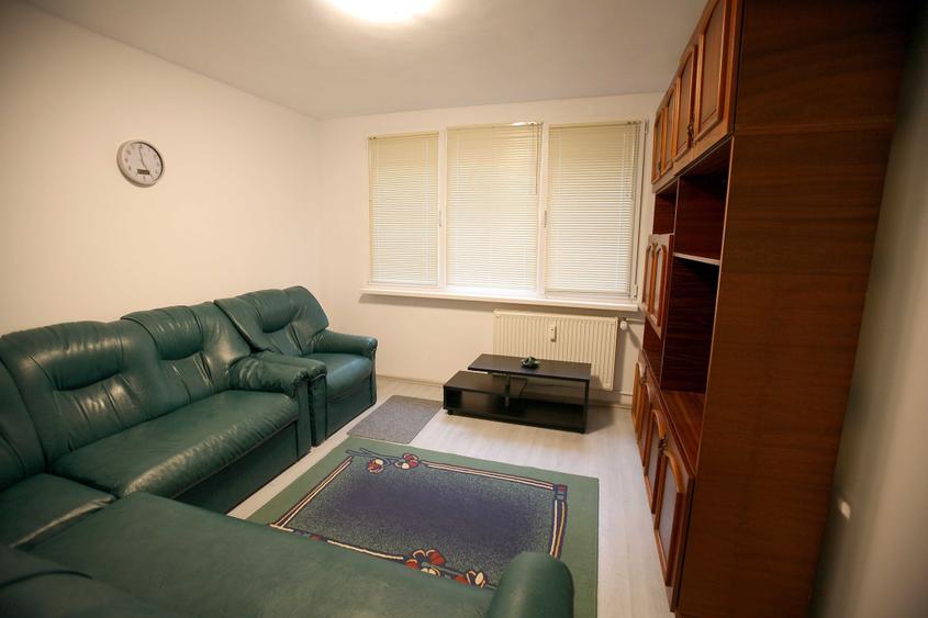 Apartament cu 3 camere decomandat în Drumul Taberei