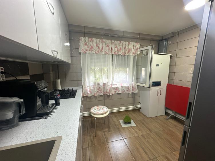 Apartament cu 3 camere decomandat în 13 Septembrie