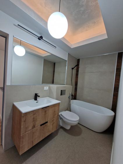Casă individuală cu 5 camere cu Canalizare în Palazu Mare