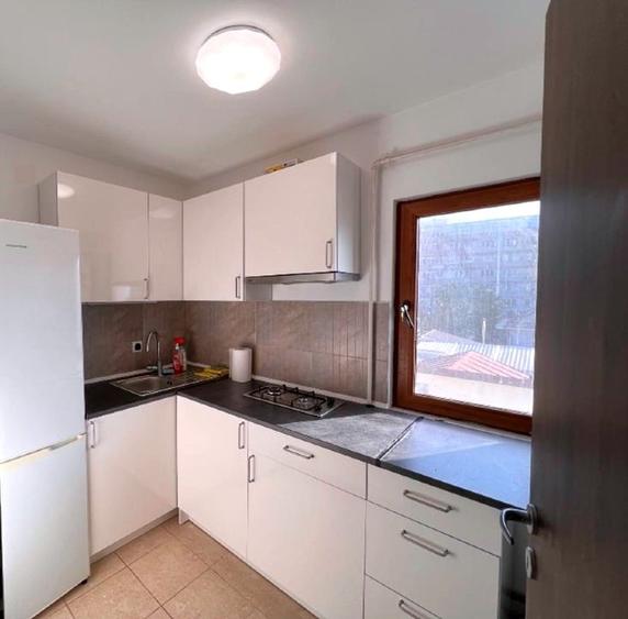 Apartament cu 4 camere decomandat, mobilat în 1 Mai