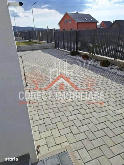 Casă cu 4 camere cu Teren 400 Mp în Central