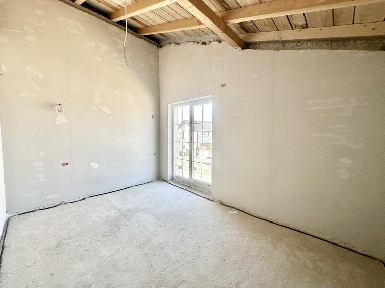 Duplex cu 4 camere cu Canalizare în Moșnița Veche