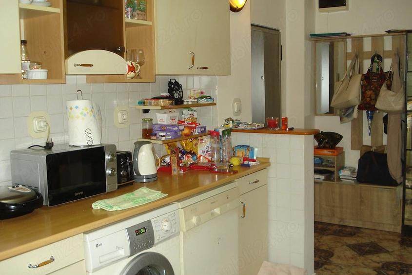 Apartament cu 4 camere decomandat în Lipovei