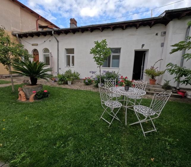 Casă Renovată cu Grădină | 227 mp | 3 Terase | 3 Dormitoare | Milcov - 58