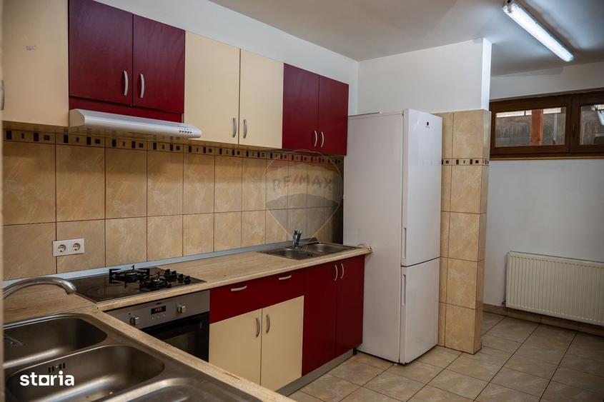 Casă cu 4 camere cu Teren 3300 Mp în Vale