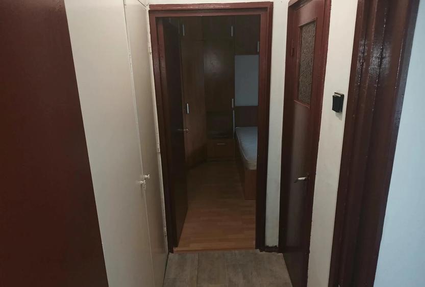 Apartament cu 3 camere semidecomandat în Drumul Taberei