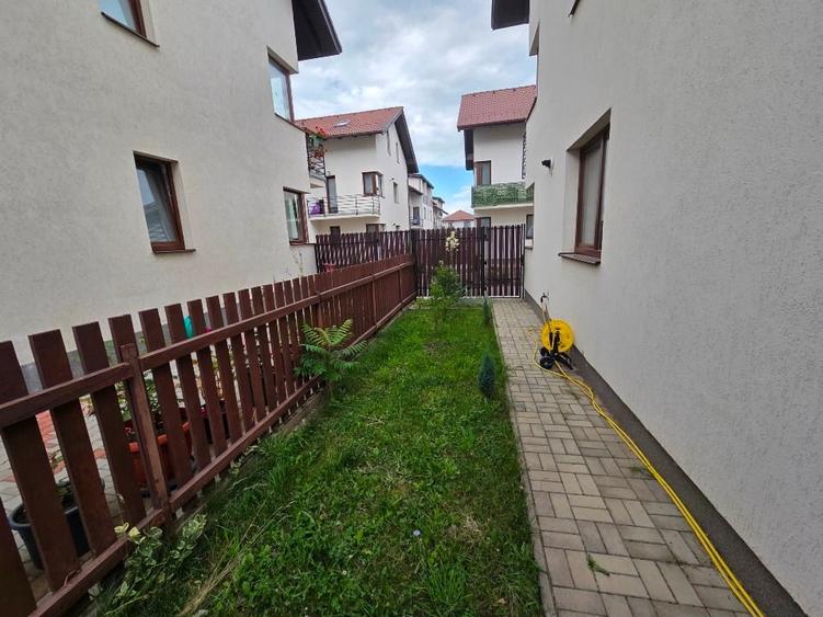 Apartament cu 2 camere decomandat, mobilat în Central
