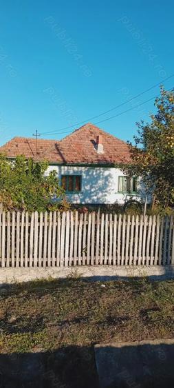 Casă cu 4 camere cu Teren 1000 Mp în Poienari (Poienarii de Argeș)
