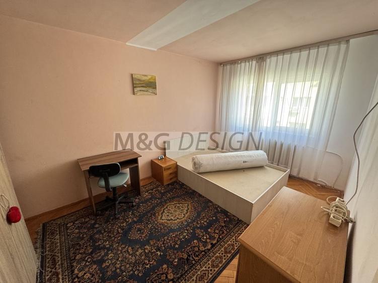 Apartament cu 3 camere decomandat în Girocului