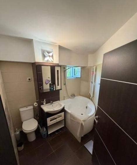 Apartament cu 3 camere decomandat în Tomis Nord