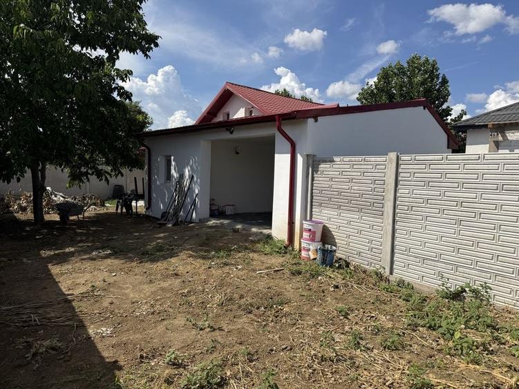Casă cu 4 camere în Ișalnița