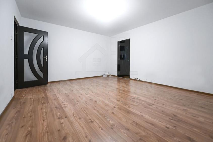 Apartament cu 2 camere semidecomandat în Rovine