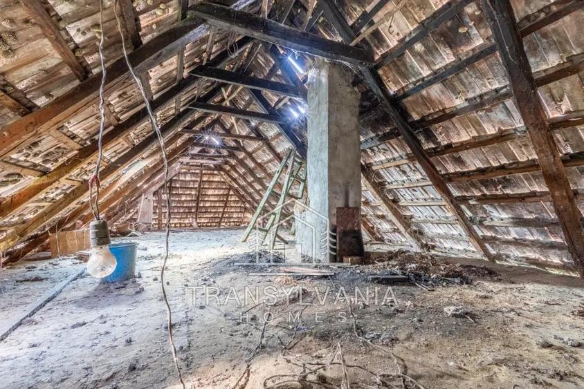 Casă cu 4 camere în Sâmboleni