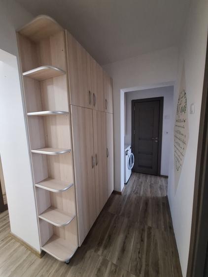 Apartament cu 3 camere decomandat, mobilat în Valea Ialomiței