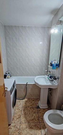Apartament cu 4 camere decomandat, mobilat în Calea Călărașilor