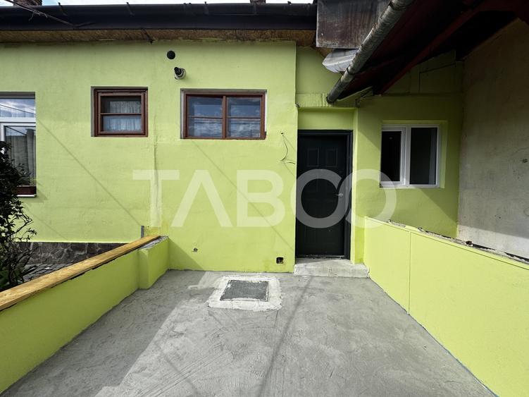 Apartament cu 3 camere semidecomandat în Piața Cluj