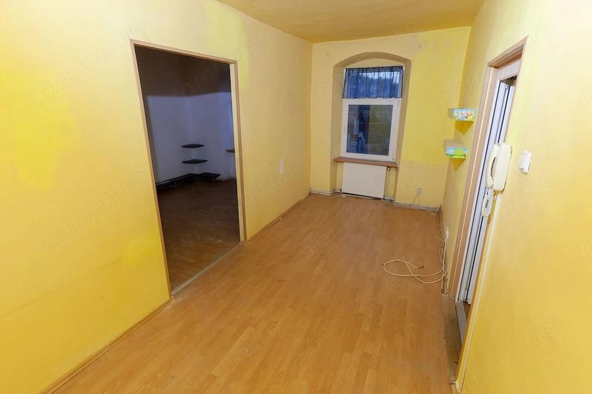 Casă cu 9 camere cu Teren 633 Mp în Schei