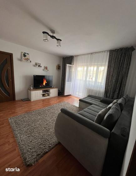 Apartament cu 2 camere semidecomandat, mobilat în Calea București