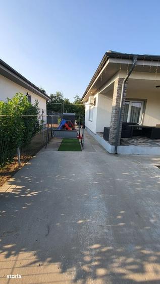 Casă cu 3 camere în Săbăreni
