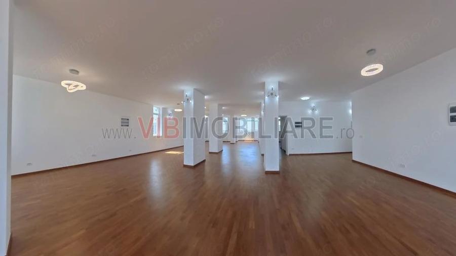 Apartament cu 5 camere decomandat în Viilor