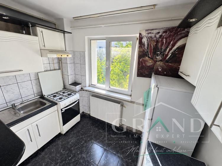 Apartament cu 3 camere semidecomandat, mobilat în Gheorgheni