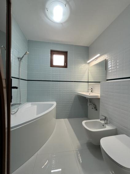 Apartament cu 3 camere decomandat, mobilat în Faleza Nord