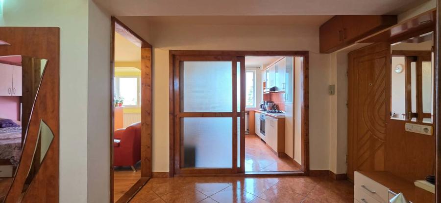 Apartament cu 3 camere decomandat în Cantemir