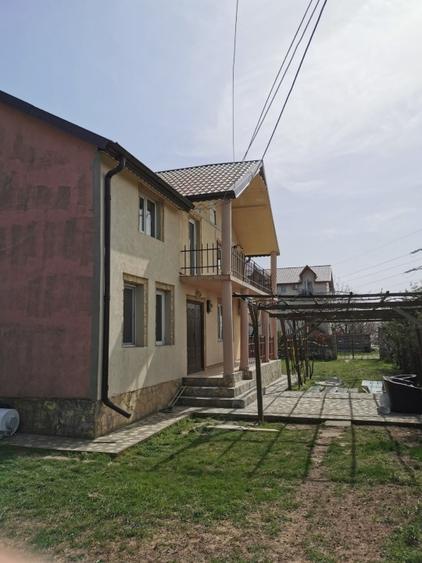 Casă individuală cu 5 camere cu Canalizare în Corbu