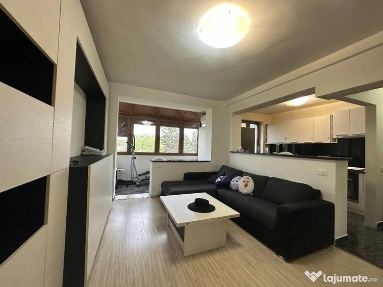 Apartament cu 3 camere semidecomandat în Nord