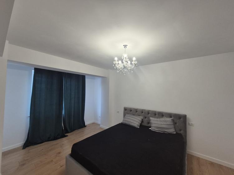 Apartament cu 3 camere semidecomandat în Exterior Sud