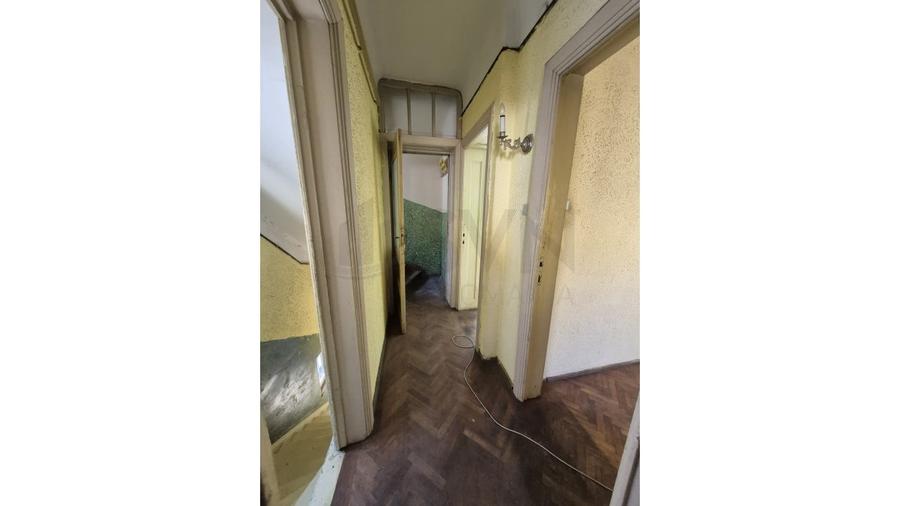 Casă individuală cu 5 camere cu Canalizare în Cotroceni