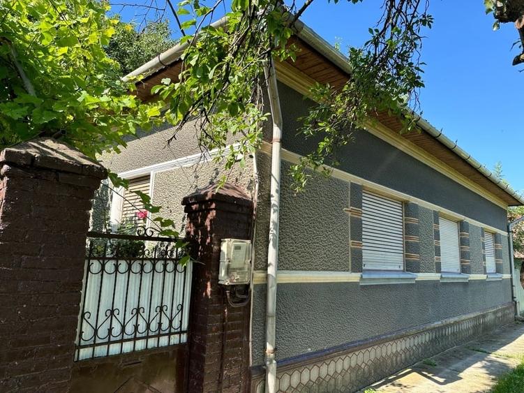 Casă individuală cu 5 camere cu Teren 1440 Mp în Central