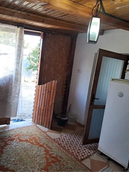 Casă cu 2 camere cu Teren 1200 Mp în Bătinești