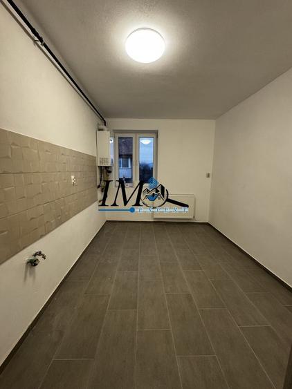 Apartament cu 3 camere decomandat în Exterior Vest