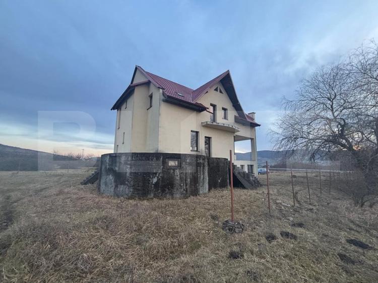 Casă individuală cu 5 camere cu Canalizare în Sud-Vest