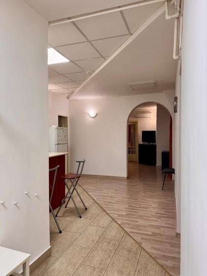 Apartament cu 2 camere semidecomandat, mobilat în Universitate
