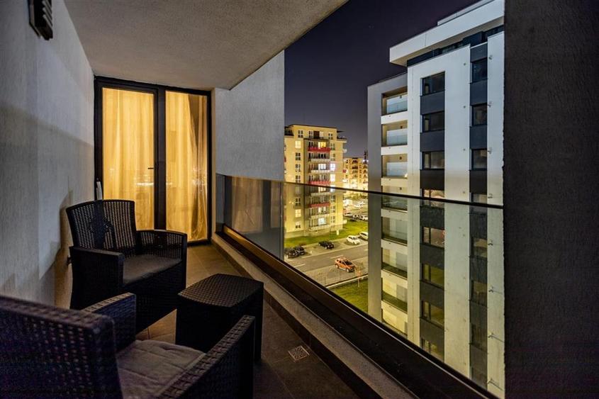 Apartament cu 2 camere decomandat, mobilat în Tractorul