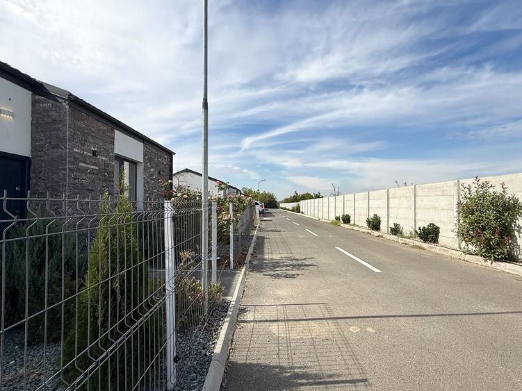 Casă individuală cu 4 camere cu Canalizare în Corbeanca