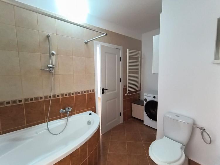 Casă individuală cu 4 camere cu Canalizare în Central