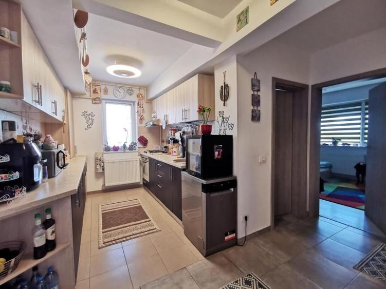 Apartament cu 3 camere, mobilat în Titan
