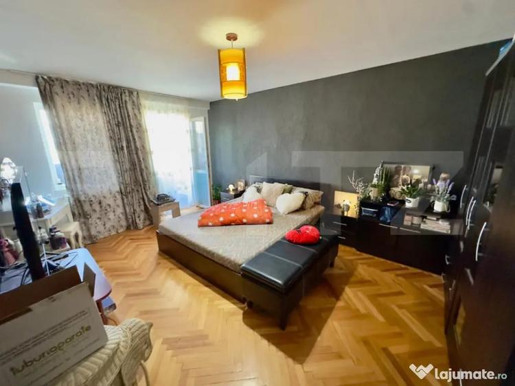 Apartament cu 3 camere decomandat în Cetate