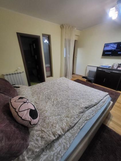 Apartament cu 5 camere în Decebal