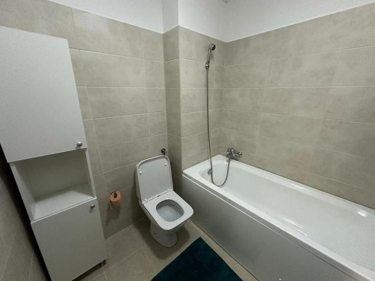 Garsonieră decomandată în Roșu