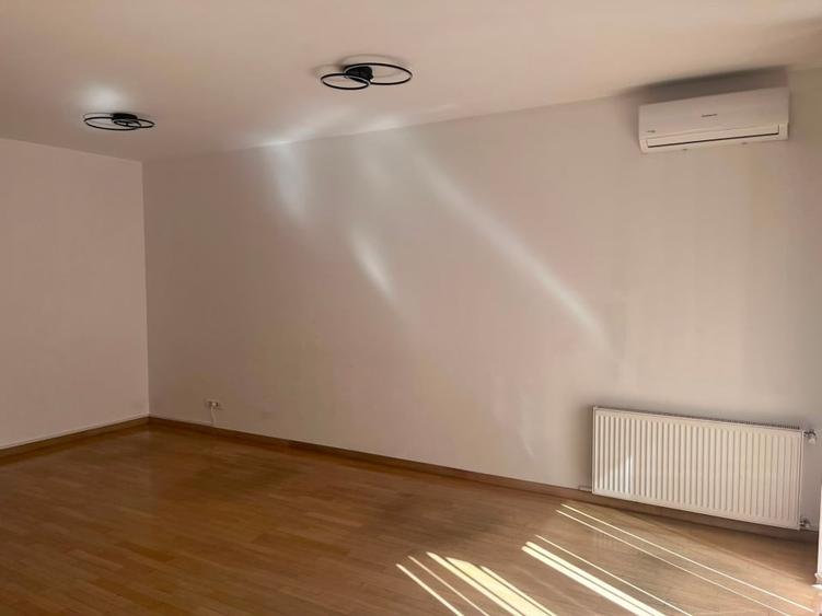 Apartament cu 2 camere decomandat în Parcul Carol