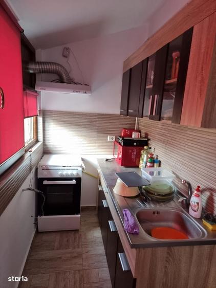 Apartament cu 3 camere semidecomandat în Valea Adâncă