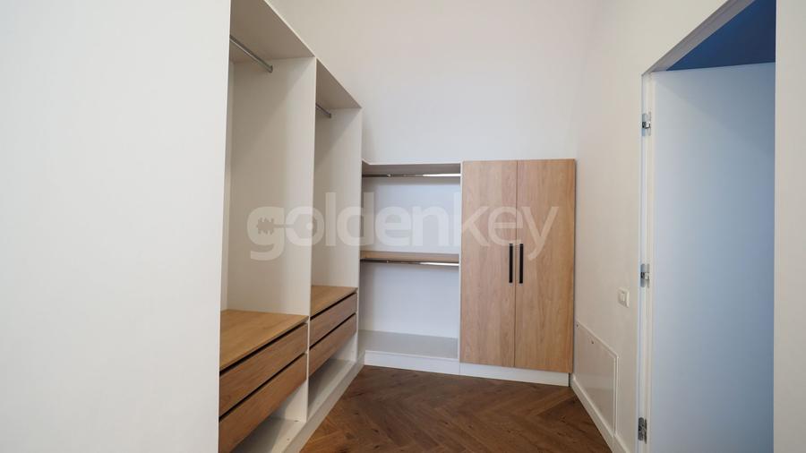 Apartament cu 4 camere semidecomandat în Băneasa