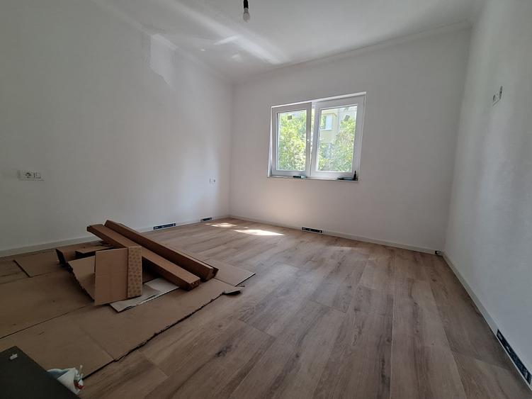 Apartament cu 3 camere decomandat în Dâmbovița