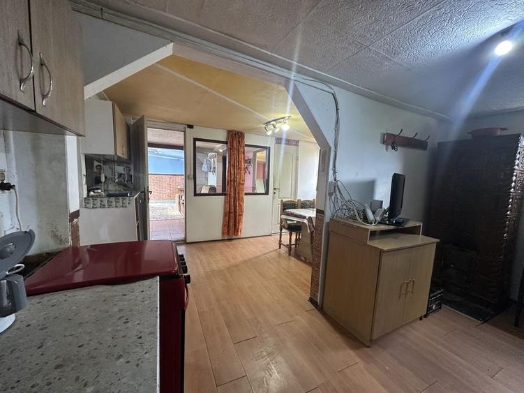 Casă cu 2 camere cu Teren 500 Mp în Sadu