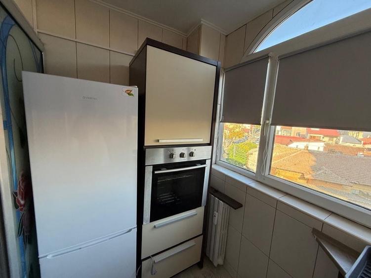 Apartament cu 2 camere decomandat în Trocadero