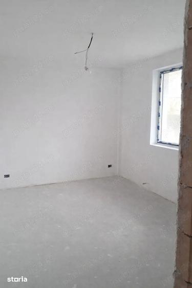 Casă cu 5 camere cu Teren 210 Mp în Străulești